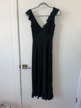 Doen Black Ruffle V-Neck Maxi Dress